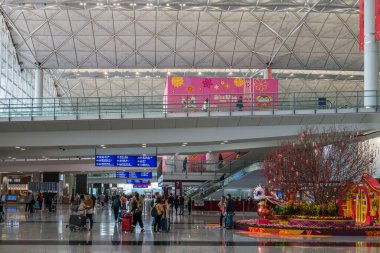 Hong Kong - 2020: Hong Kong Uluslararası Havaalanı Arrivals Hall yolcuları