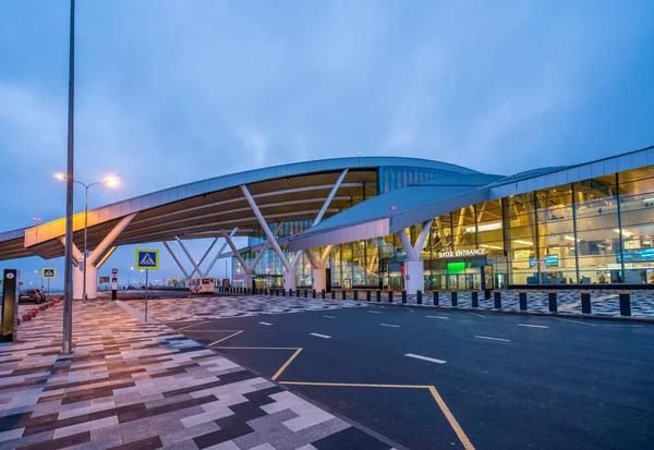 Rostov-on-Don, Russia - 2020: Platov International Airport, terminal at dawn — Stock Photo, Image