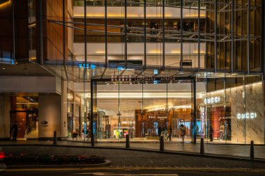 Hong Kong, Çin - 2020: Geceleyin Landmark Atrium