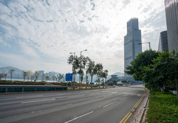 Hong Kong - 2020: puste miasto, Salisbury Road i budynek Rosewood Hong Kong Zdjęcie Stockowe