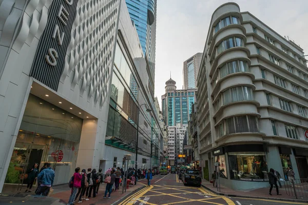Hong Kong - 2020: Lan Fong Road, przystanek autobusowy, wejście do Lee Garden One — Zdjęcie stockowe