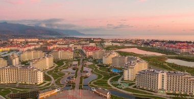 Sochi, Rusya - 2016: Sochi Park Oteli üstten gün batımında