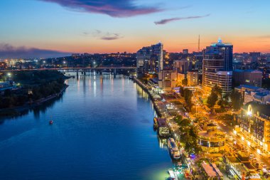 Rostov-on-Don, Rusya - 2019 Don Nehri ve gün batımında gezinti