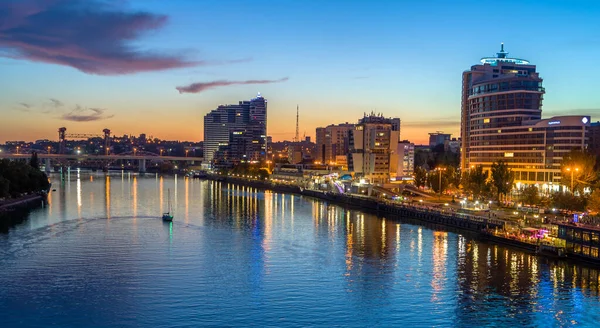 Rosztov-on-Don, Oroszország - 2019: Don River and promenade at sunset from above Jogdíjmentes Stock Képek