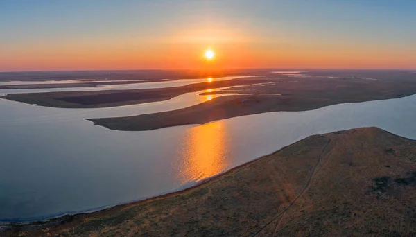 Jezioro Manych-Gudilo o zachodzie słońca z góry, piękny krajobraz Obraz Stockowy