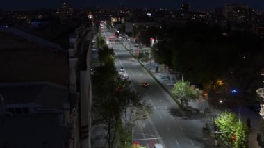 Rostov-on-Don, Rusya - 2020: Bolshaya Sadovaya Caddesi, gece manzaralı