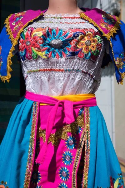Παραδοσιακή γυναικεία ένδυση σε Εκουαδόρ — Φωτογραφία Αρχείου