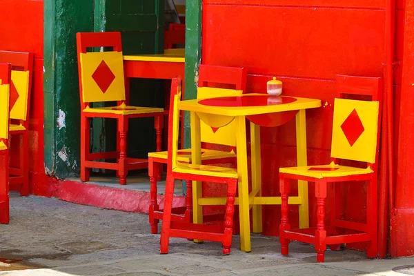 Chaises traditionnelles colorées — Photo