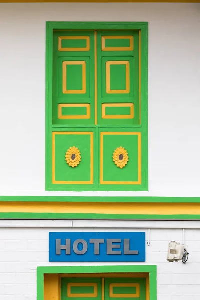 Barevné dveře v Kolumbii — Stock fotografie