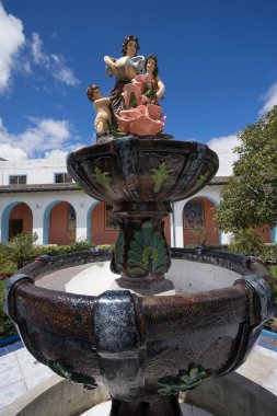 renkli heykel portre