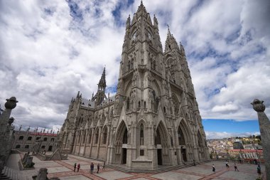 basilica de voto nacional Quito 