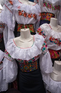 Ekvator geleneksel dressses 