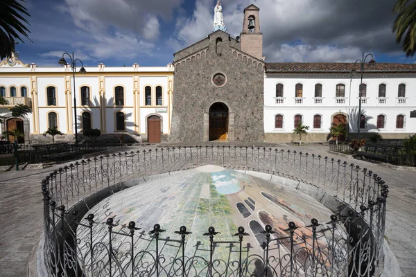 Christelijke koloniale kerk in Ecuador — Stockfoto