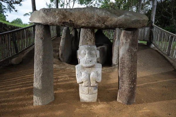 Estatua precolombina en San Agustín —  Fotos de Stock