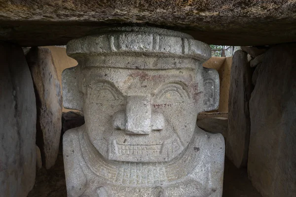 Estatua antigua en Colombia —  Fotos de Stock