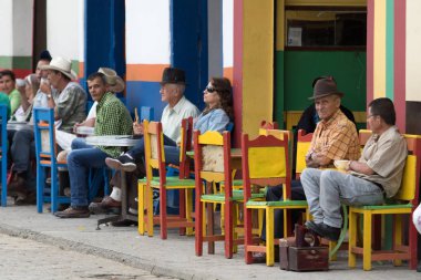Kolombiya'da kahve evde kişi 