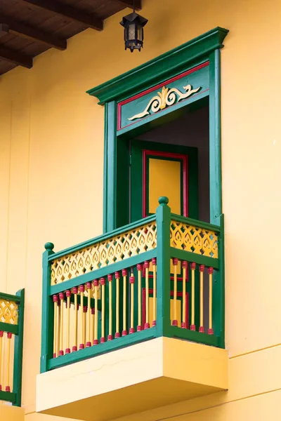 Balkon w stylu kolonialnym — Zdjęcie stockowe