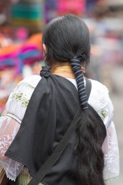 yerli kadın saç modeli 