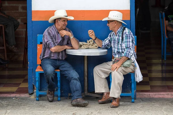 Clombian homens na mesa da casa de café — Fotografia de Stock