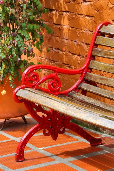 Colourful Colombian bench — Stock Photo, Image