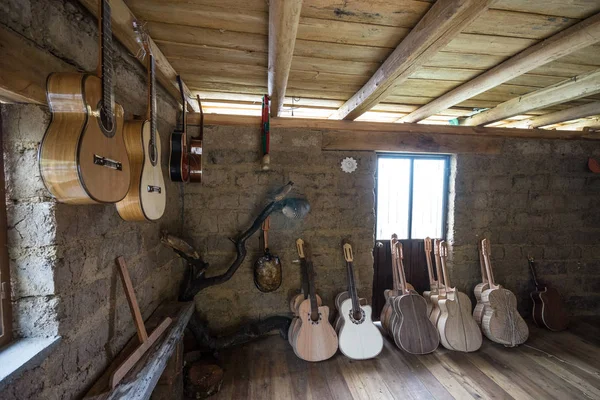 Luthier shop in Ecuador — Stock Photo, Image