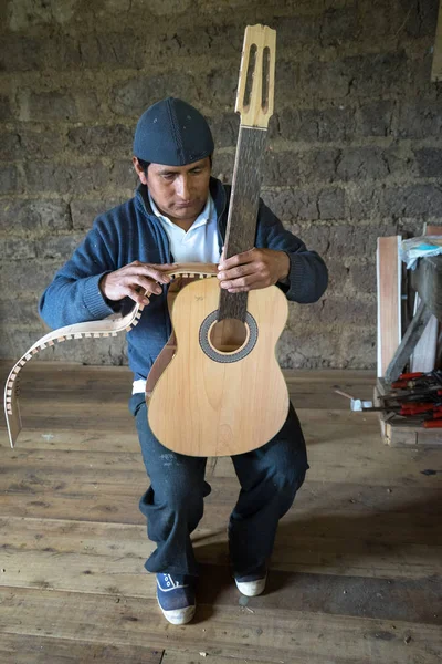 Luthier in Ecuador — Stock Photo, Image