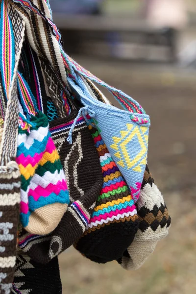 Traditionelle einheimische Stricktasche — Stockfoto