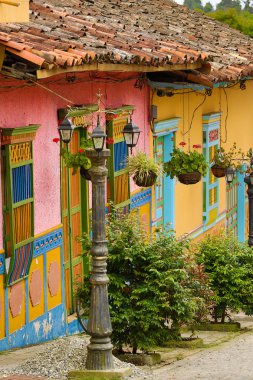Kolombiya renkli mimarisi 