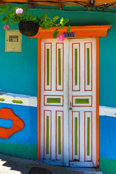 Détails de porte de maison colorée — Photo