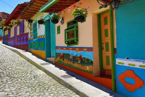 Colourful painted house exteriors in Guatape Colombia — Stock Photo, Image