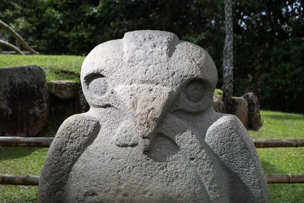 Estatua de pájaro antiguo en Colombia —  Fotos de Stock