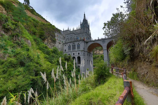 Kolombiya 'daki Las Lajas Sığınağı 