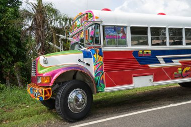 Panama renkli otobüs 