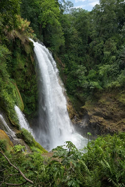 Пулапанзакский водопад Гондурас — стоковое фото