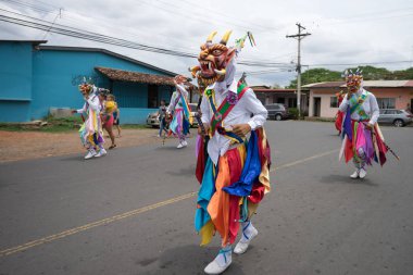 Panama Maskeli dansçı 
