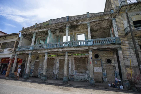 Edificio colonial en ruinas en Colón Panamá —  Fotos de Stock