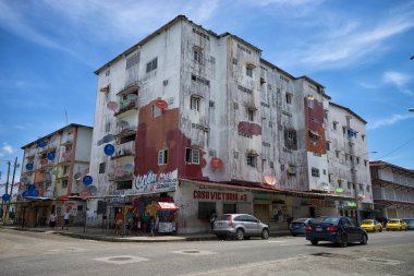 İki nokta üst üste Panama mimarisi