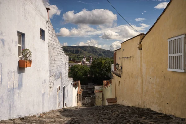 Empinada calle empedrada de piedra en Honda Colombia —  Fotos de Stock