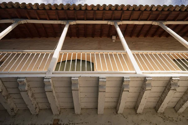 Colonial wooden balcony in Honda Colombia — Stock Photo, Image