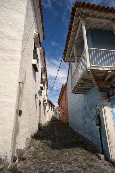 Estrecha calle colonial en Honda Colombia — Foto de Stock