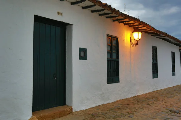 Fachada da casa colonial em Villa de Leyva — Fotografia de Stock