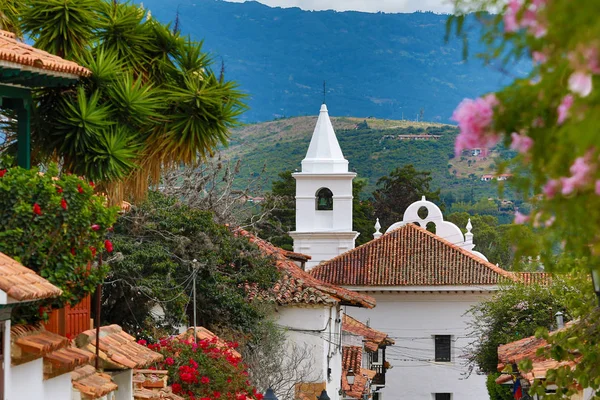 Biały kościół kolonialny w mieście Villa de Leyva, Kolumbia — Zdjęcie stockowe
