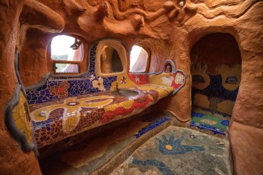 banyo tamamen çamurdan inşa