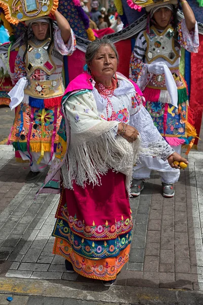 yerli kichwa kadın sokak p dans