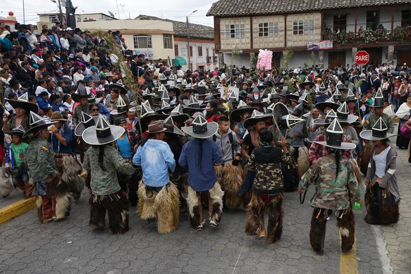 Inti Raymi Cotacachi Ekvator dans yerli Kichwa erkekler