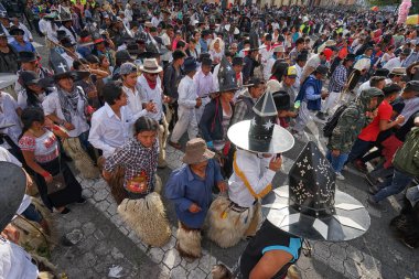Quechua adamlara Inti Raymi geçit töreni