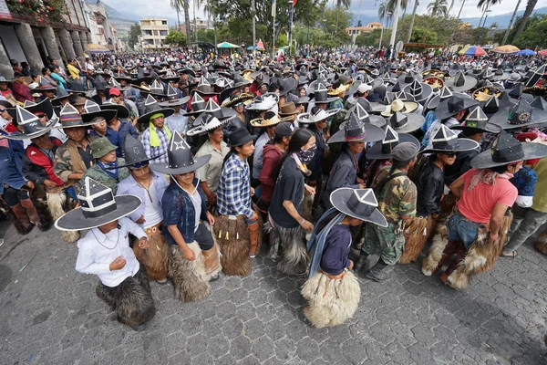 kichwa erkek kostümleri dans 
