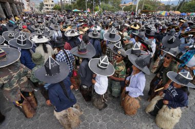 ekstra büyük sombreros Inti Raymi içinde Cotacachi Ecuado sırasında aşınmış