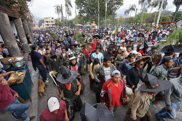 Cotacachi Inti Raymi kutlama, sokaklarında zekâ dolu