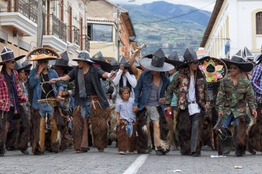 kostümleri Inti Raymi şenlikte yerli erkek 
